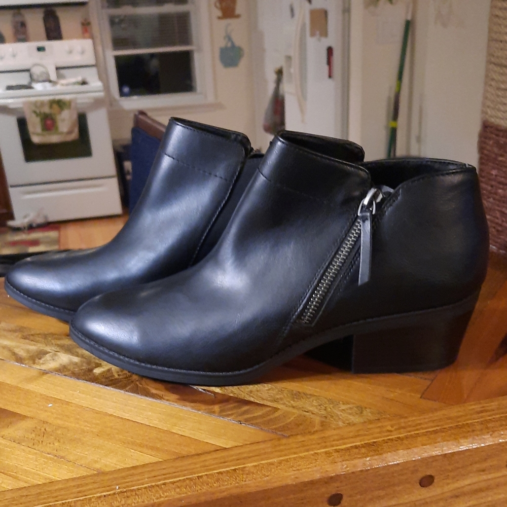 Time & Tru Woman's Ankle Boots